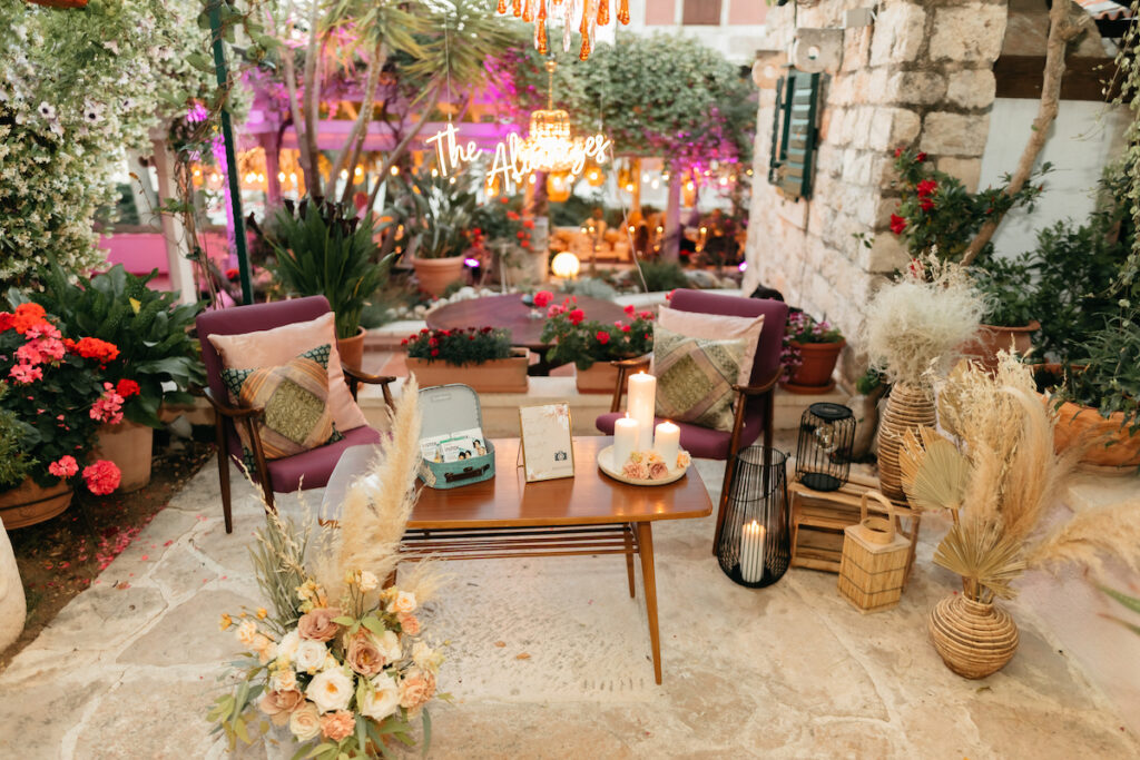Rustic charm meets Mediterranean beauty: pampas grass, terracotta hues, and dried florals set the perfect boho vibe.