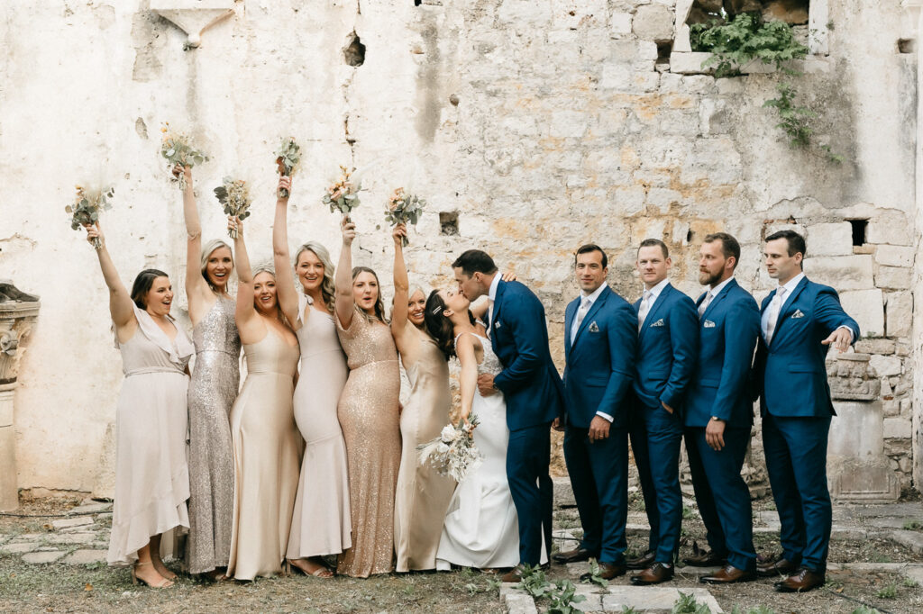 Rustic charm meets Mediterranean beauty: pampas grass, terracotta hues, and dried florals set the perfect boho vibe.