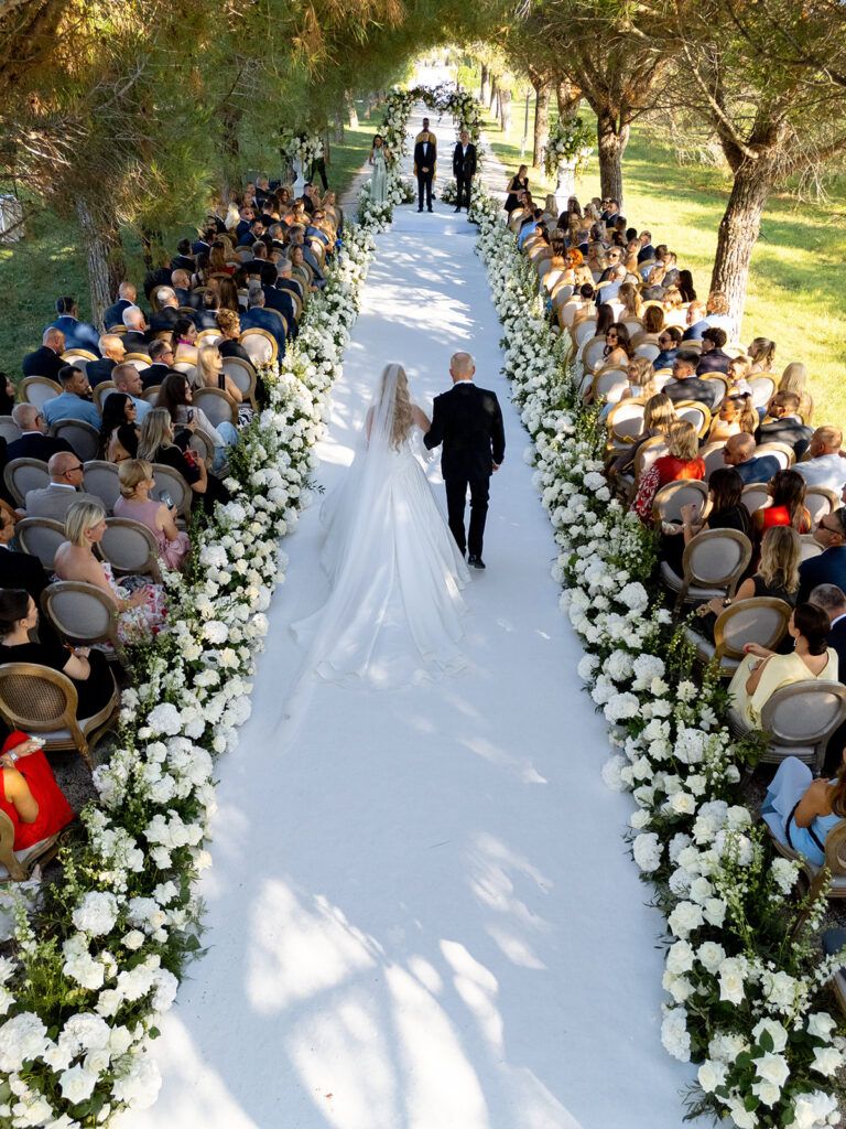 Bride-walking-down-the-aisle-at-Meneghetti-Hotel