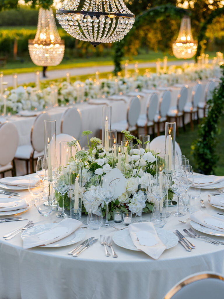 White floral wedding centerpiece at Meneghetti Istria