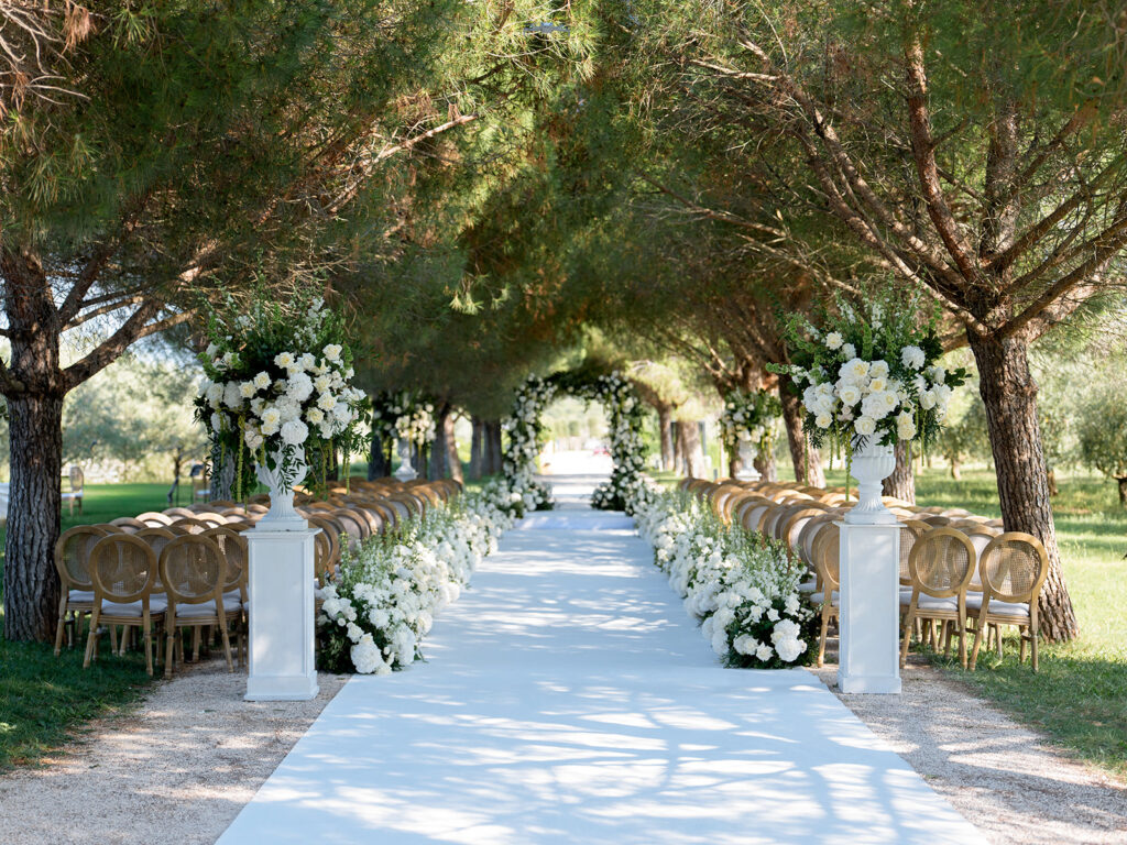 A timeless wedding ceremony at Meneghetti Wine Hotel