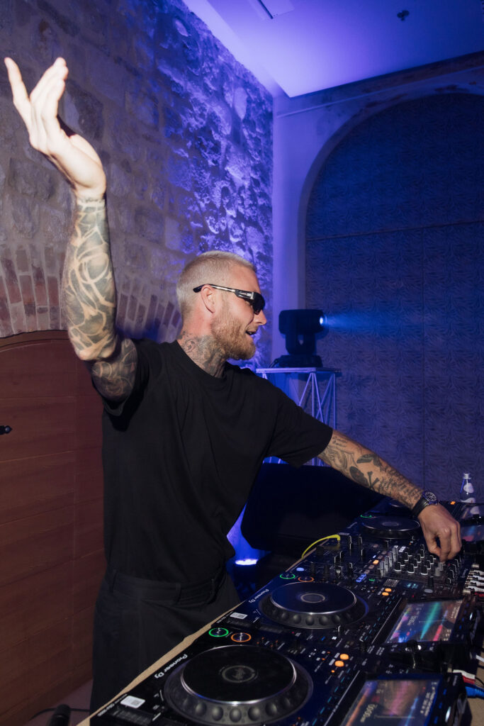 Kent&Kyle Hvar wedding at Palace Elisabeth DJ Morten guest preformer